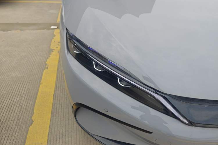 Used BYD Han 2025 DM-i Intelligent Driving Edition 125KM Prestige Model Right Front Headlight