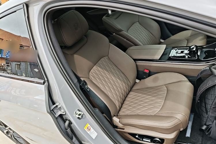 Used BYD Han 2025 DM-i 125KM LiDAR-Powered Intelligent Driving Model Right Front Seat