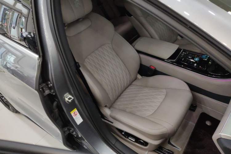 Used BYD Han 2025 DM-i 125KM Prestige Model Right Front Seat