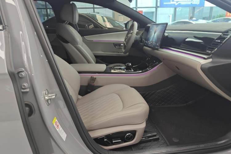 Used BYD Han 2025 EV Intelligent Driving Version 506KM Prestige Model Right Front Seat
