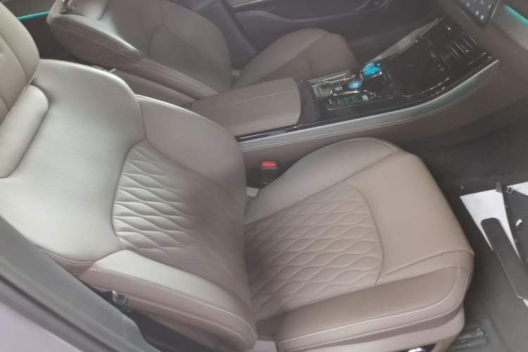 Used BYD Han 2025 DM-i 125KM LiDAR-Powered Intelligent Driving Model Right Front Seat