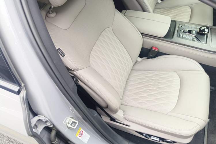 Used BYD Han 2025 DM-i 125KM LiDAR-Powered Intelligent Driving Model Right Front Seat