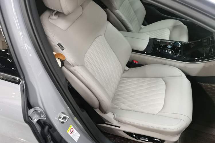 Used BYD Han 2025 EV Intelligent Driving Version 506KM Prestige Model Right Front Seat