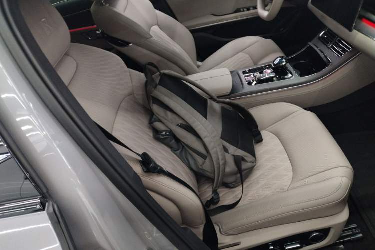Used BYD Han 2025 DM-i 125KM LiDAR-Powered Intelligent Driving Model Right Front Seat