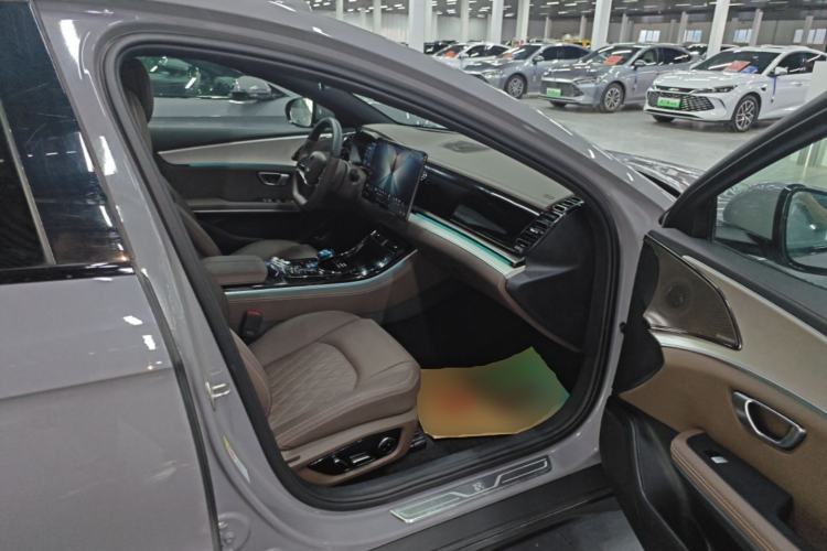 Used BYD Han 2025 DM-i 125KM LiDAR-Powered Intelligent Driving Model Right Front Seat