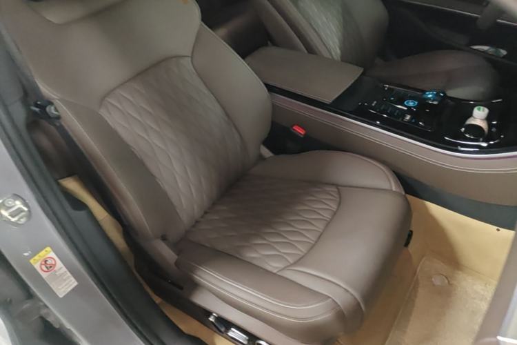 Used BYD Han 2025 DM-i Smart Drive 125KM Elite Model Right Front Seat