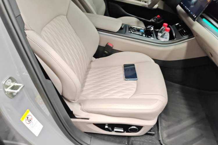 Used BYD Han 2025 DM-i Intelligent Driving Edition 125KM LiDAR Flagship Model Right Front Seat