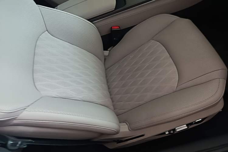 Used BYD Han 2025 DM-i 125KM LiDAR-Powered Intelligent Driving Model Right Front Seat