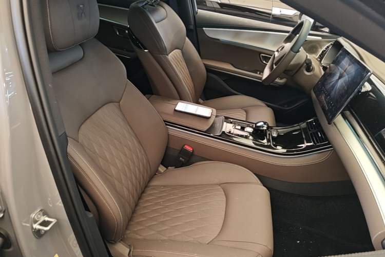 Used BYD Han 2025 DM-i Intelligent Driving Edition 125KM Prestige Model Right Front Seat