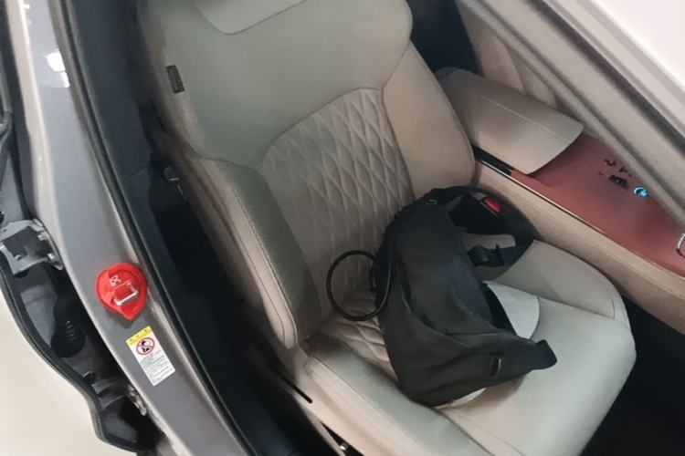 Used BYD Han 2025 EV Intelligent Driving Edition 605KM Prestige Model Right Front Seat
