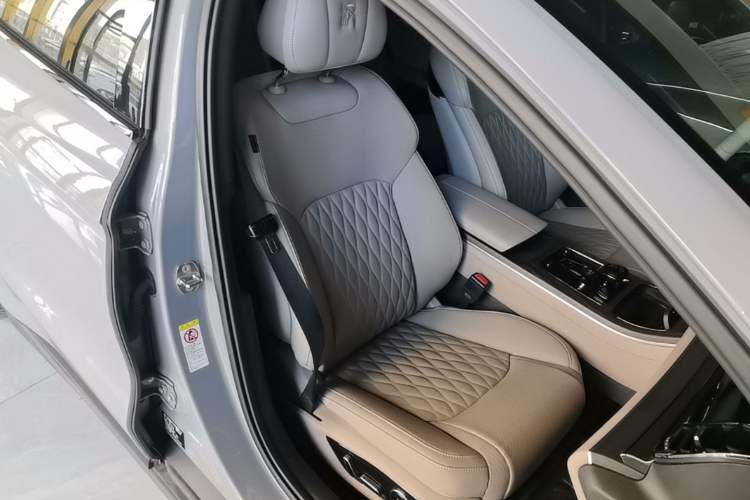 Used BYD Han 2025 EV with 701 km of Laser Radar-Enabled Intelligent Driving Right Front Seat