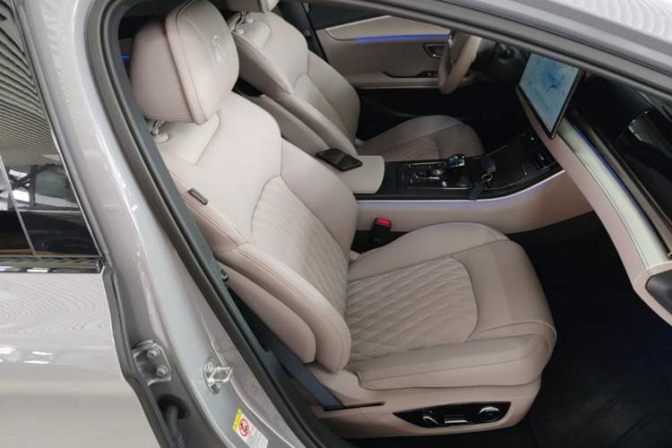 Used BYD Han 2025 DM-i Smart Drive 125KM Prestige Model Right Front Seat