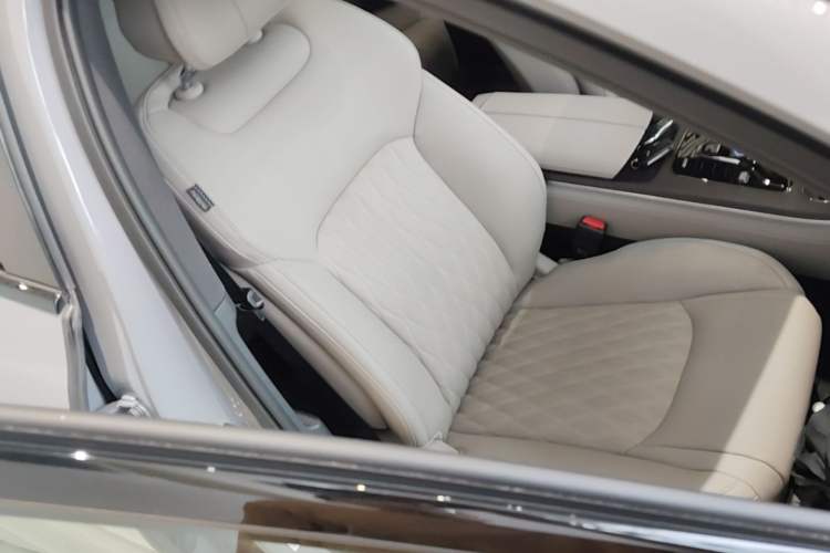 Used BYD Han 2025 DM-i Intelligent Driving Edition 125KM LiDAR Flagship Model Right Front Seat