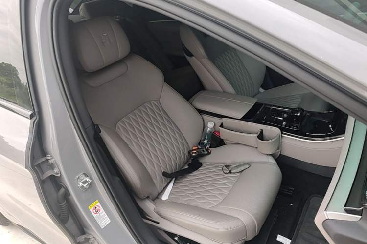 Used BYD Han 2025 DM-i 125KM Elite Model Right Front Seat