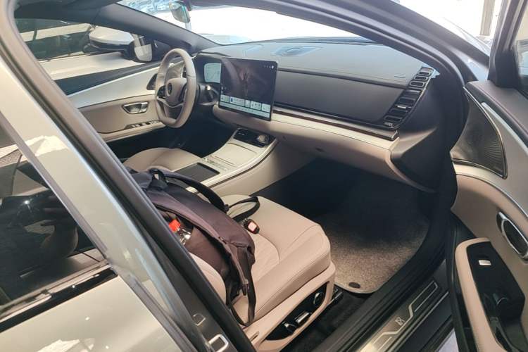Used BYD Han 2025 Model EV Intelligent Driving Edition 635KM Flagship Right Front Seat