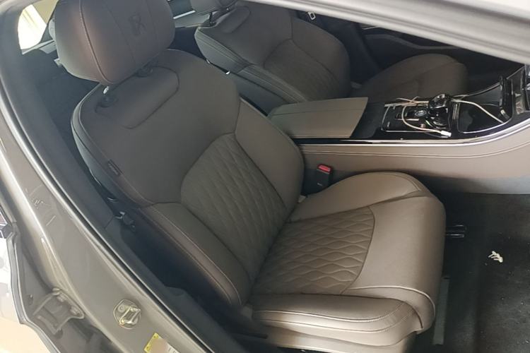 Used BYD Han 2025 DM-i Intelligent Driving Edition 125KM Prestige Model Right Front Seat