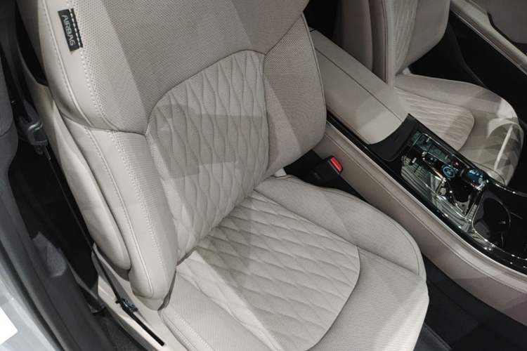 Used BYD Han 2025 DM-i Smart Drive 125KM Elite Model Right Front Seat