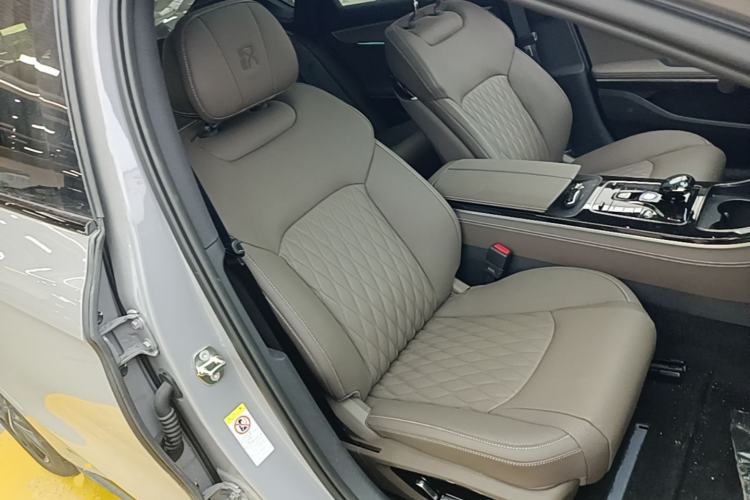 Used BYD Han 2025 DM-i Intelligent Driving Edition 125KM Prestige Model Right Front Seat