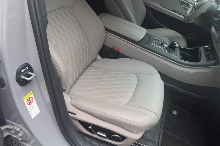 Used BYD Han 2025 DM-i 125KM Prestige Model Right Front Seat