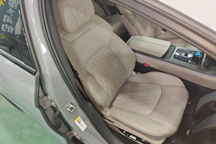 Used BYD Han 2025 DM-i 125KM LiDAR-Powered Intelligent Driving Model Right Front Seat
