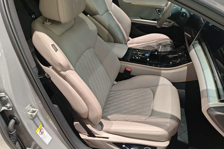 Used BYD Han 2025 DM-i 125KM Elite Model Right Front Seat