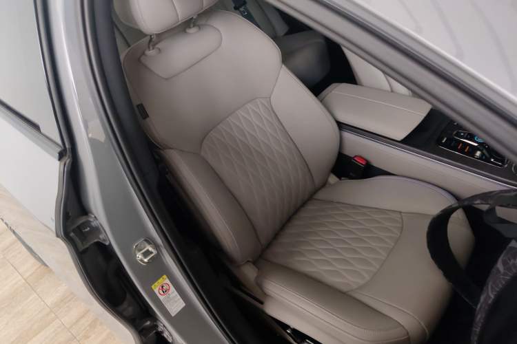 Used BYD Han 2025 EV with 701 km of Laser Radar-Enabled Intelligent Driving Right Front Seat