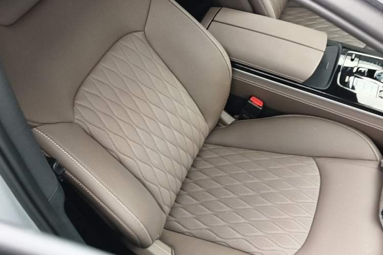 Used BYD Han 2025 DM-i Intelligent Driving Edition 125KM Prestige Model Right Front Seat