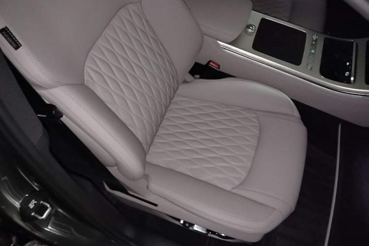 Used BYD Han 2025 Model EV Intelligent Driving Edition 635KM Flagship Right Front Seat