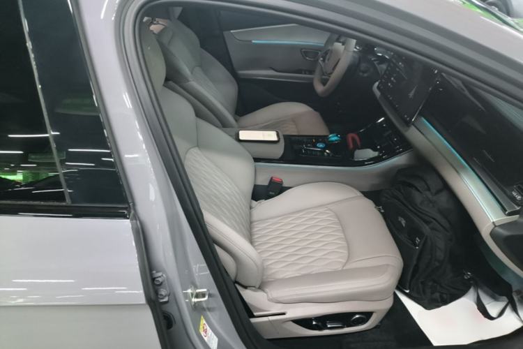 Used BYD Han 2025 DM-i Smart Drive 125KM Elite Model Right Front Seat