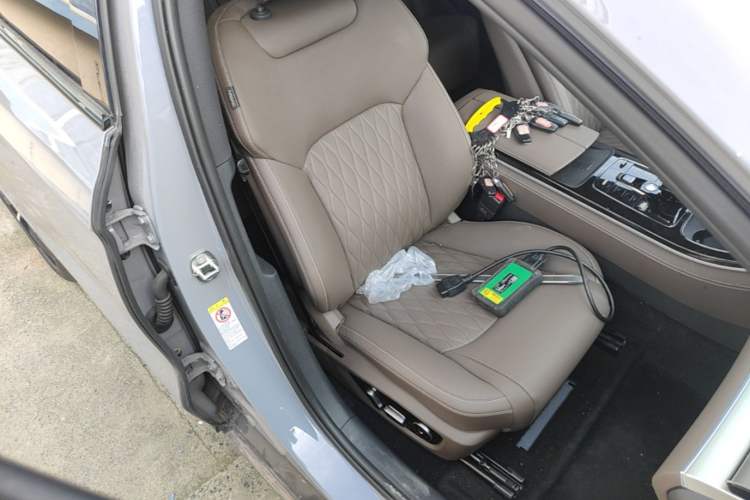 Used BYD Han 2025 DM-i Intelligent Driving Edition 125KM Prestige Model Right Front Seat