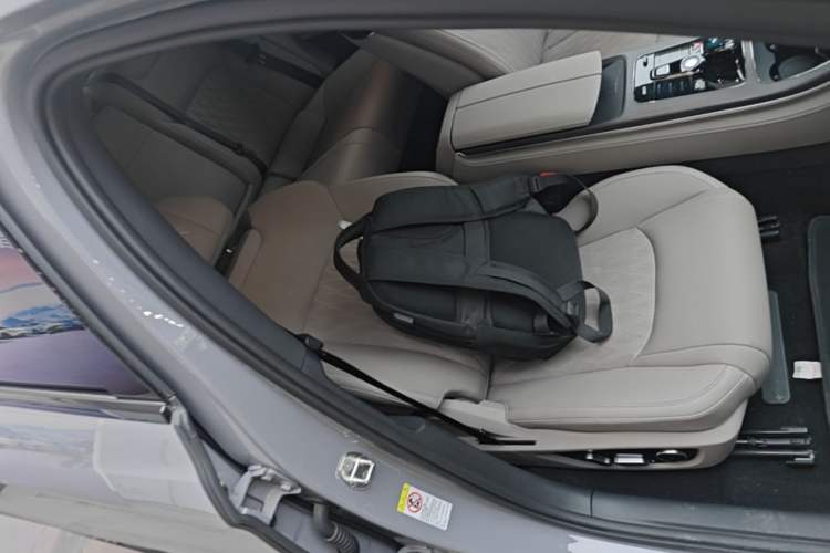 Used BYD Han 2025 EV with 701 km of Laser Radar-Enabled Intelligent Driving Right Front Seat