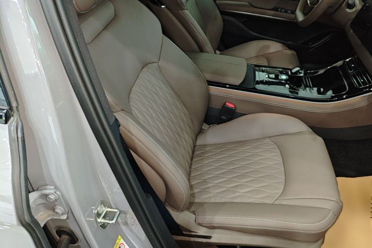 Used BYD Han 2025 DM-i Intelligent Driving Edition 125KM Prestige Model Right Front Seat