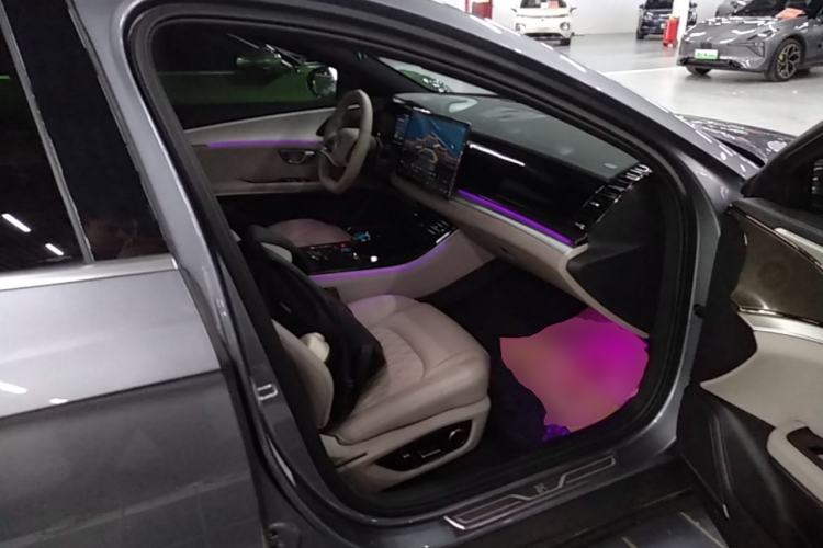 Used BYD Han 2025 DM-i Smart Drive 125KM Elite Model Right Front Seat