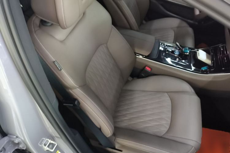Used BYD Han 2025 DM-i Intelligent Driving Edition 125KM Prestige Model Right Front Seat