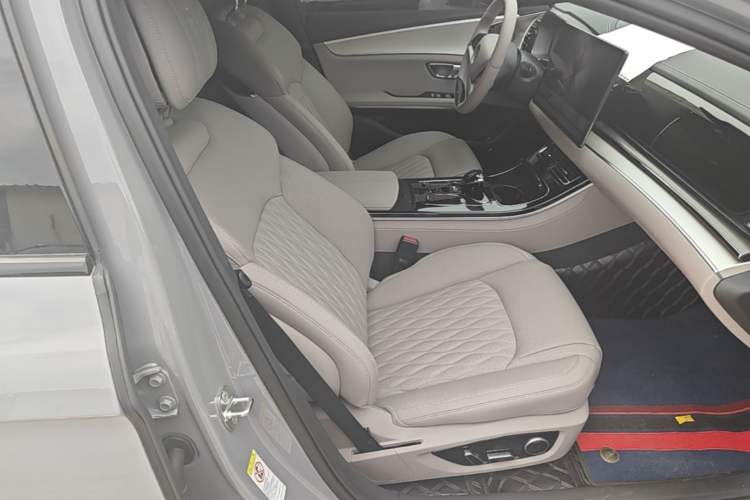 Used BYD Han 2025 EV Intelligent Driving Version 506KM Prestige Model Right Front Seat
