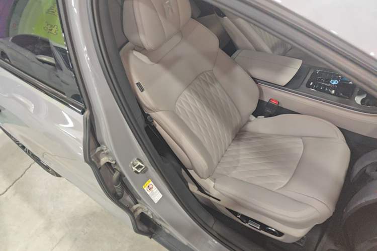 Used BYD Han 2025 DM-i 125KM LiDAR-Powered Intelligent Driving Model Right Front Seat