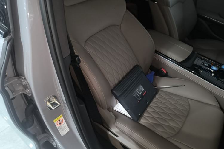 Used BYD Han 2025 DM-i 125KM LiDAR-Powered Intelligent Driving Model Right Front Seat