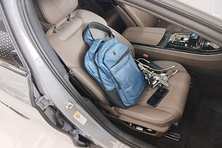 Used BYD Han 2025 DM-i Intelligent Driving Edition 125KM Prestige Model Right Front Seat