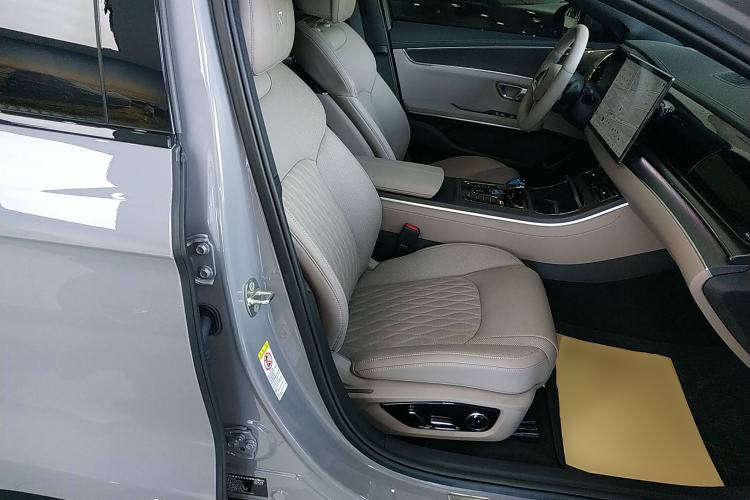 Used BYD Han 2025 EV Intelligent Driving Edition 701KM LiDAR Flagship Model Right Front Seat