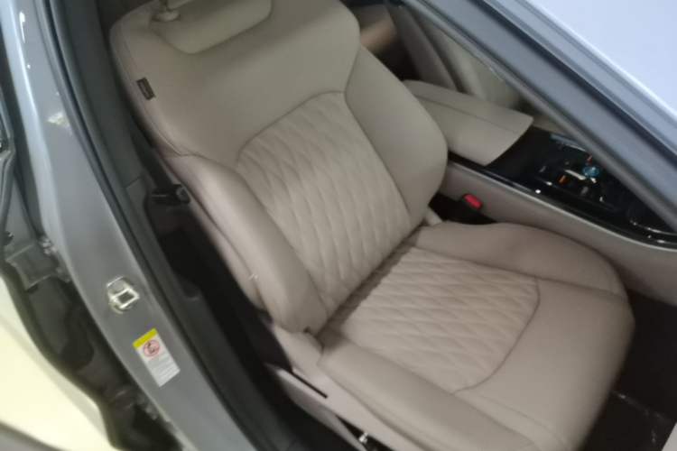 Used BYD Han 2025 DM-i Smart Drive 125KM Prestige Model Right Front Seat