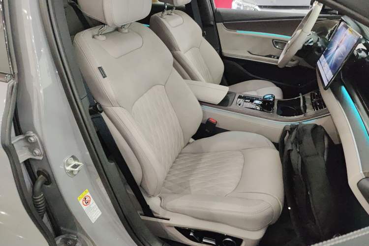 Used BYD Han 2025 EV Intelligent Driving Edition 701KM LiDAR Flagship Model Right Front Seat