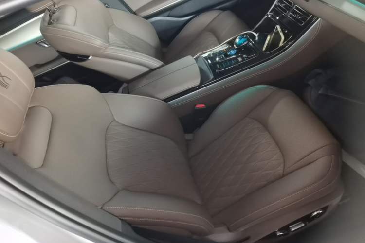 Used BYD Han 2025 DM-i 125KM LiDAR-Powered Intelligent Driving Model Right Front Seat