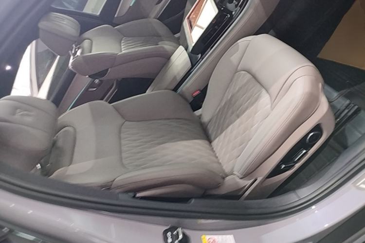 Used BYD Han 2025 DM-i Smart Drive 125KM Elite Model Right Front Seat