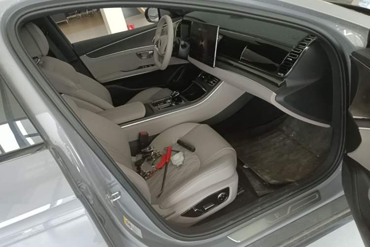 Used BYD Han 2025 DM-i Intelligent Driving Edition 125KM LiDAR Flagship Model Right Front Seat