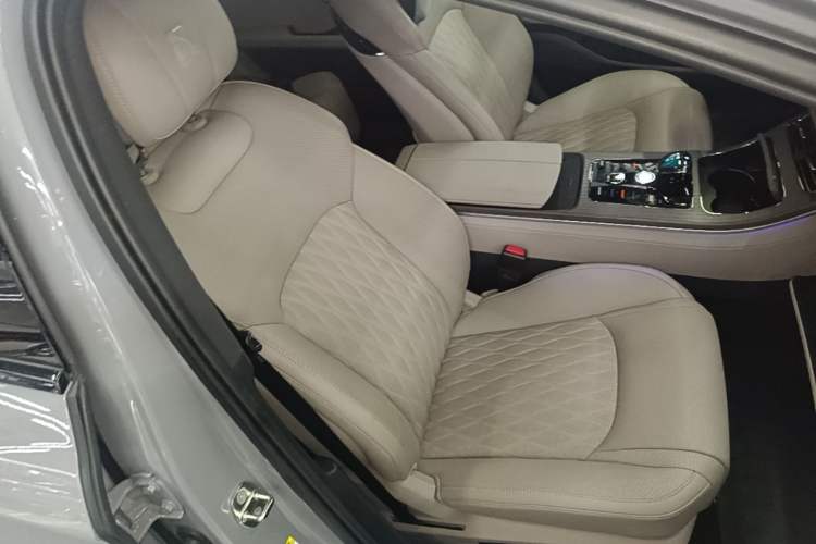 Used BYD Han 2025 EV with 701 km of Laser Radar-Enabled Intelligent Driving Right Front Seat