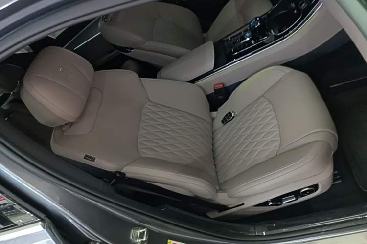 Used BYD Han 2025 DM-i 125KM Prestige Model Right Front Seat