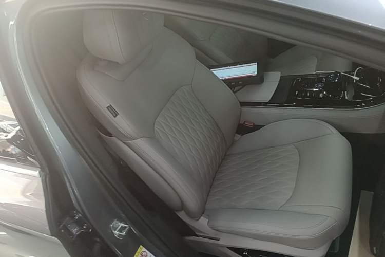 Used BYD Han 2025 DM-i 125KM Prestige Model Right Front Seat