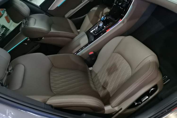 Used BYD Han 2025 DM-i Intelligent Driving Edition 125KM Prestige Model Right Front Seat