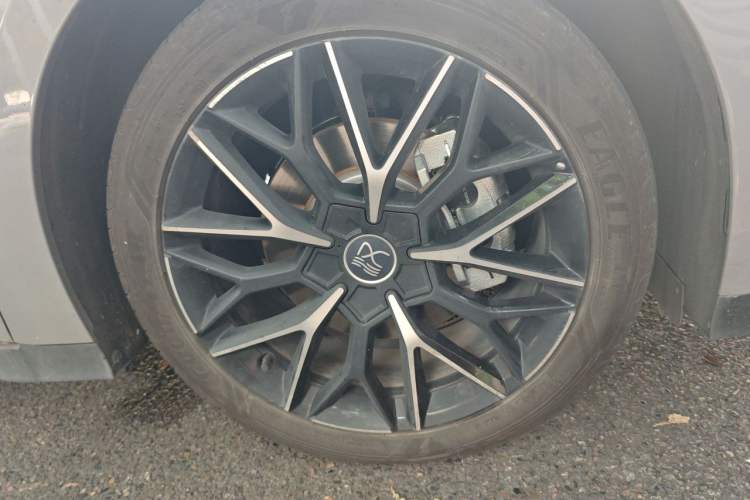 Used BYD Han 2025 DM-i 125KM Prestige Model Right Front Wheel Hub