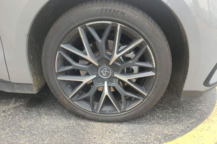 Used BYD Han 2025 DM-i Smart Drive 125KM Prestige Model Right Front Wheel Hub